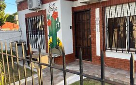 Casa Hotel Cactus 15 minutos desde Ezeiza.